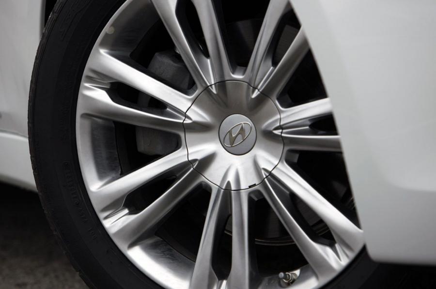  Hyundai Genesis Sedan 2011 года  (фото 2 из 39)